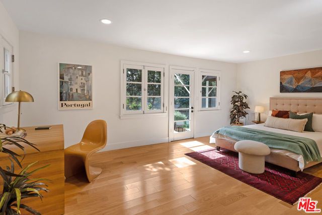 2640 N Commonwealth Avenue, Los Angeles, CA 90027