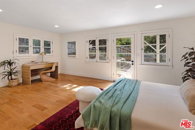 2640 N Commonwealth Avenue, Los Angeles, CA 90027