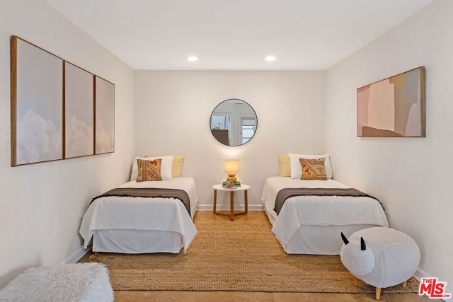 2640 N Commonwealth Avenue, Los Angeles, CA 90027