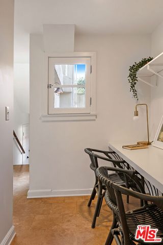 2640 N Commonwealth Avenue, Los Angeles, CA 90027