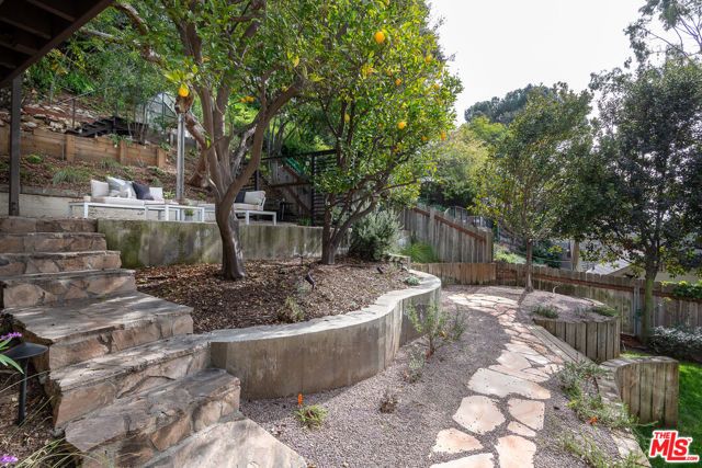 2640 N Commonwealth Avenue, Los Angeles, CA 90027