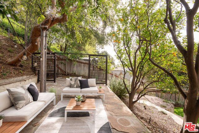 2640 N Commonwealth Avenue, Los Angeles, CA 90027