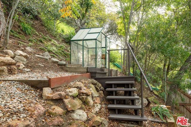 2640 N Commonwealth Avenue, Los Angeles, CA 90027