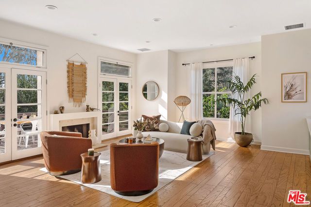 2640 N Commonwealth Avenue, Los Angeles, CA 90027