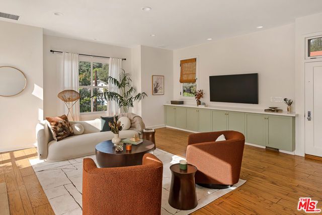 2640 N Commonwealth Avenue, Los Angeles, CA 90027