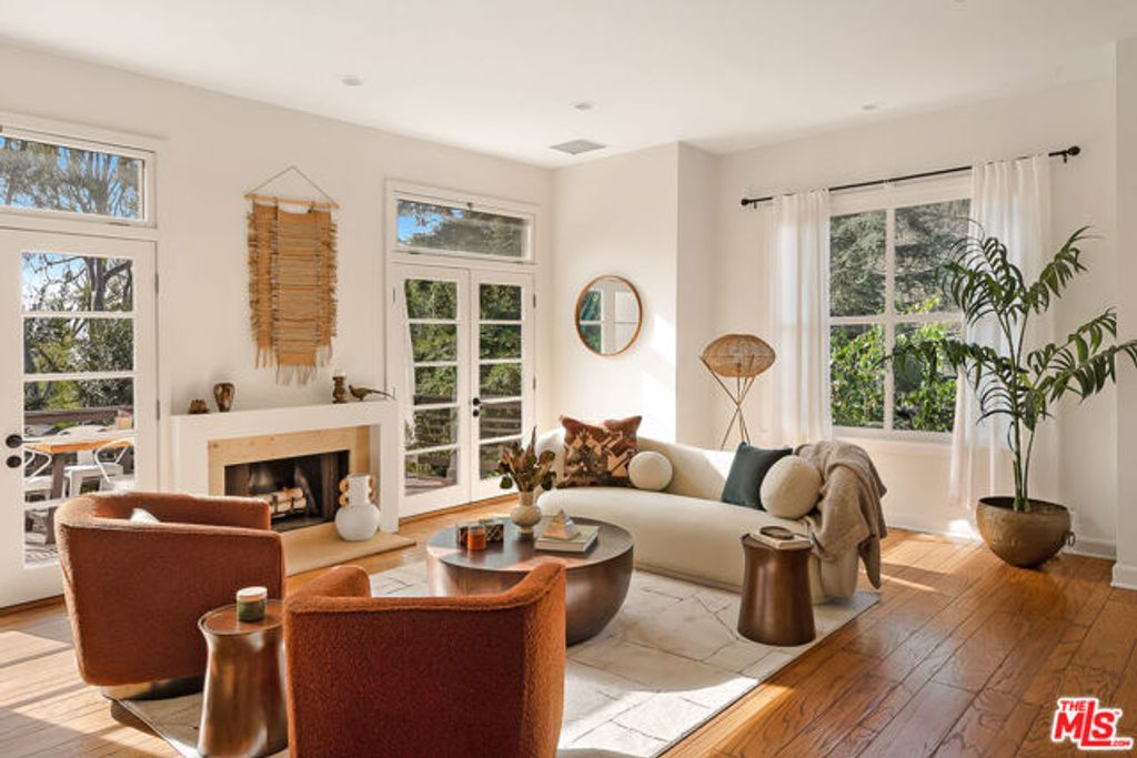 2640 N Commonwealth Avenue, Los Angeles, CA 90027