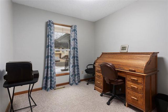 408 NW Leann Drive, Blue Springs, MO 64014