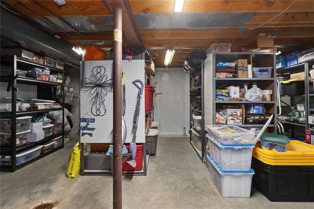 408 NW Leann Drive, Blue Springs, MO 64014