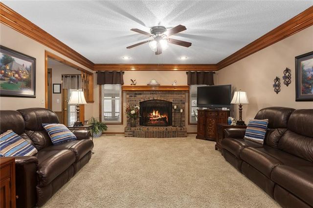 408 NW Leann Drive, Blue Springs, MO 64014