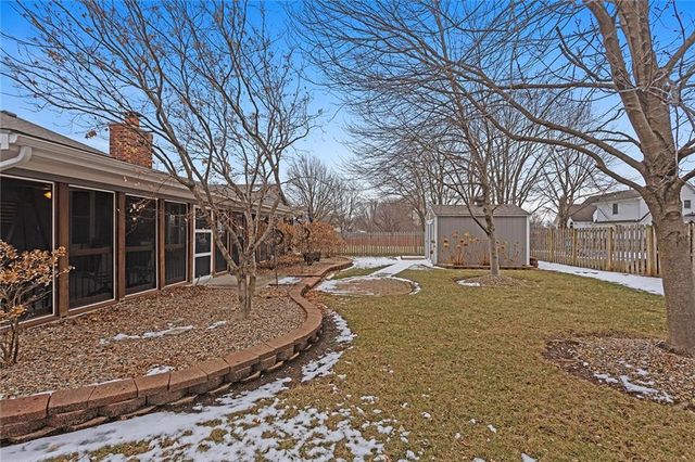 408 NW Leann Drive, Blue Springs, MO 64014