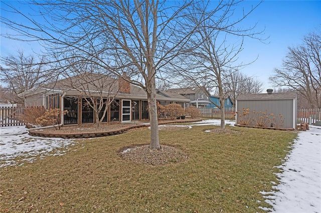 408 NW Leann Drive, Blue Springs, MO 64014
