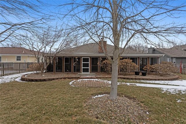408 NW Leann Drive, Blue Springs, MO 64014
