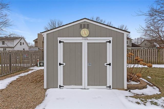 408 NW Leann Drive, Blue Springs, MO 64014