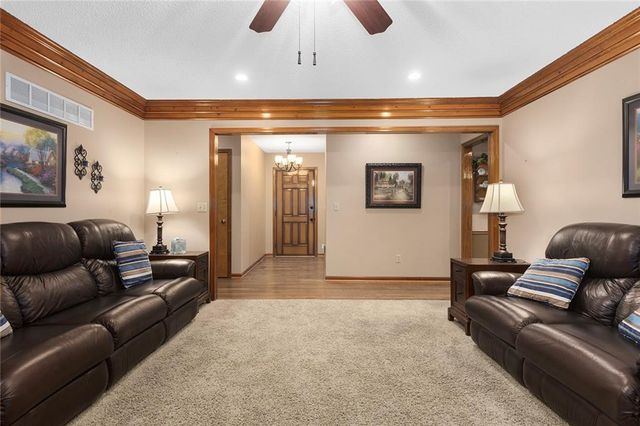 408 NW Leann Drive, Blue Springs, MO 64014