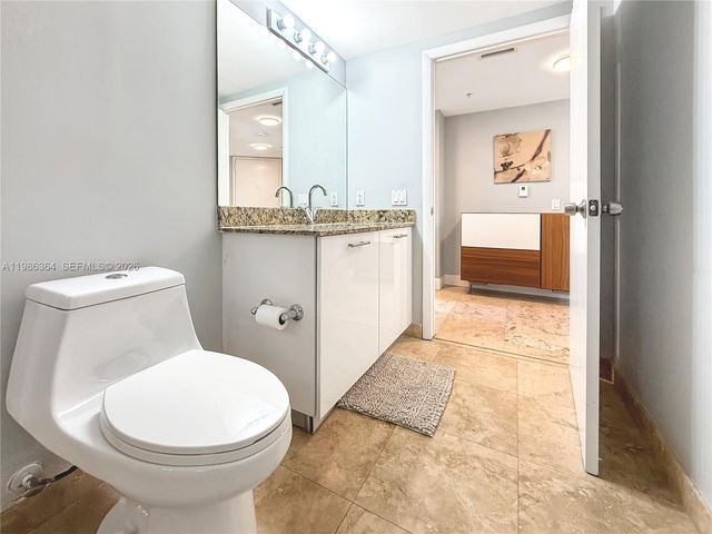 41 SE 5th St 602, Miami, FL 33131