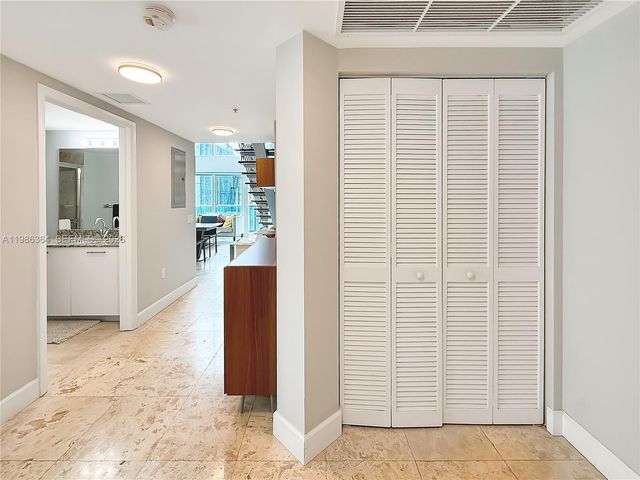 41 SE 5th St 602, Miami, FL 33131