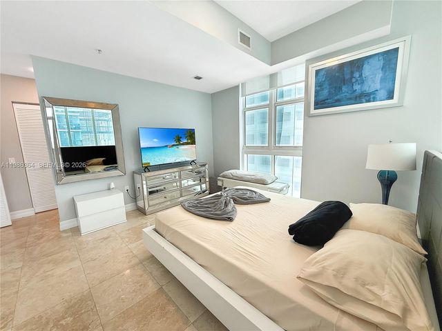 41 SE 5th St 602, Miami, FL 33131