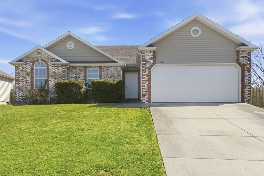 3544 S Brunswick Avenue, Springfield, MO 65809