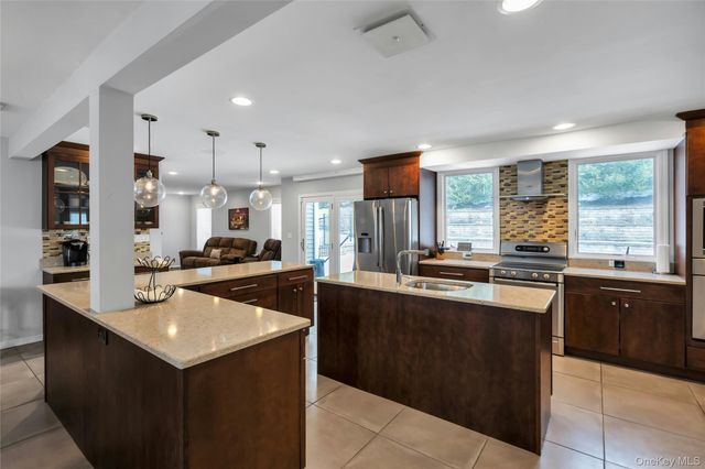 54 Valleywood Road, Commack, NY 11725