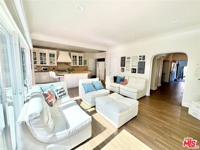 213 EL CAMINO Drive, Beverly Hills, CA 90212