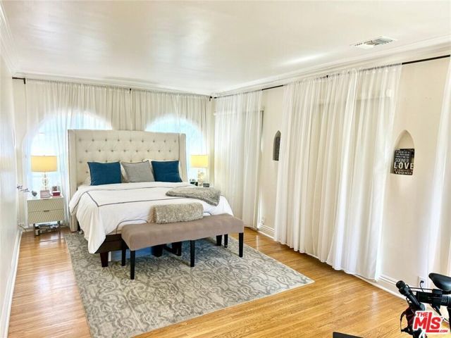 213 EL CAMINO Drive, Beverly Hills, CA 90212