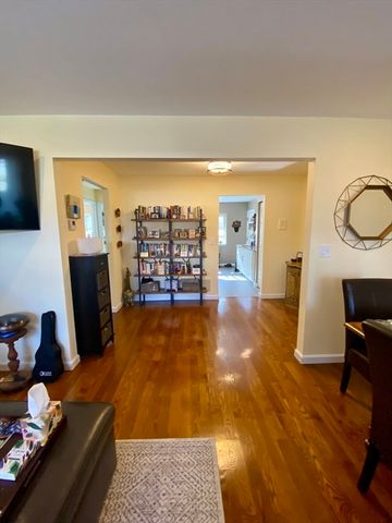 14 Bayberry Dr 1, Sharon, MA 02068