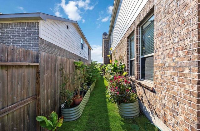 8803 Autumn Pine Drive, Missouri City, TX 77459