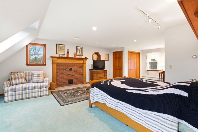 35 Turnpike Road, Sharon, NH 03458