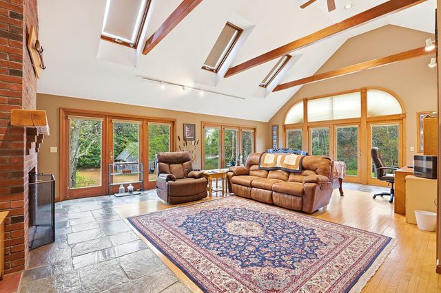 35 Turnpike Road, Sharon, NH 03458