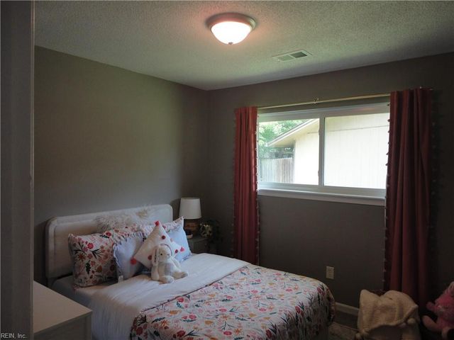 4245 Buckeye CT, Virginia Beach, VA 23462