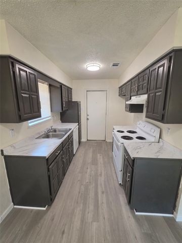 521 E Jay Court, Desoto, TX 75115