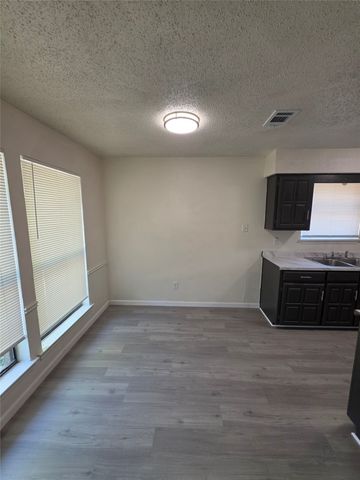 521 E Jay Court, Desoto, TX 75115