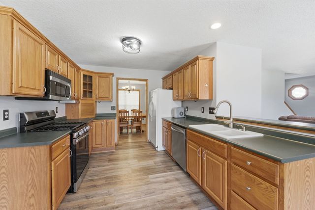 613 Conor Court, Blue Grass, IA 52726