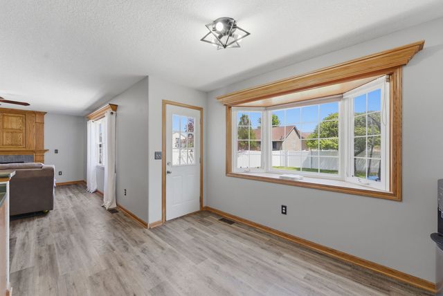 613 Conor Court, Blue Grass, IA 52726