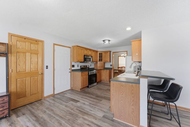 613 Conor Court, Blue Grass, IA 52726