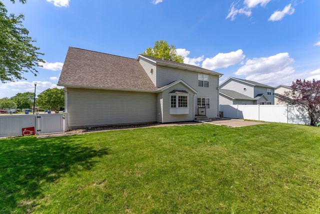 613 Conor Court, Blue Grass, IA 52726