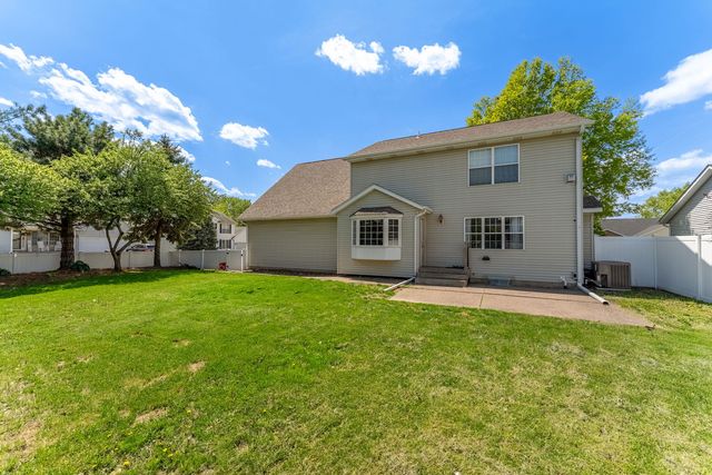 613 Conor Court, Blue Grass, IA 52726