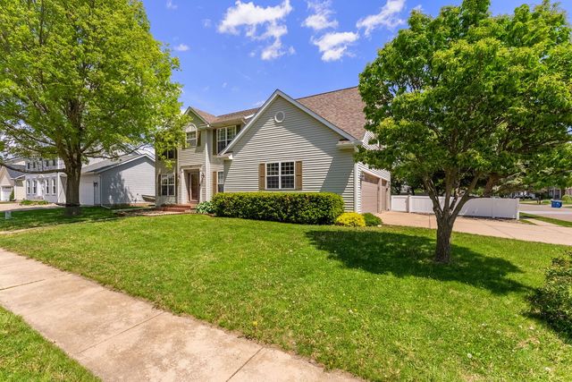 613 Conor Court, Blue Grass, IA 52726