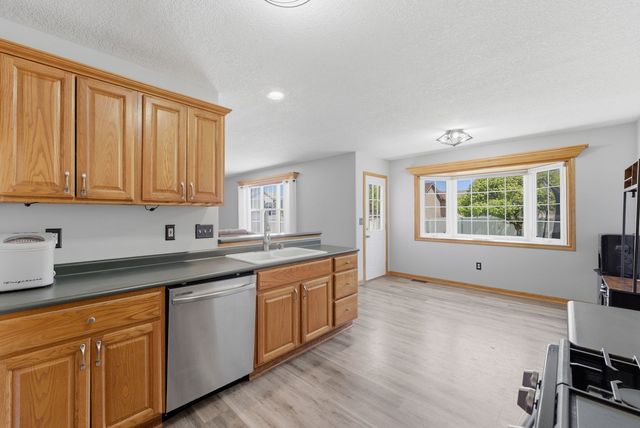 613 Conor Court, Blue Grass, IA 52726