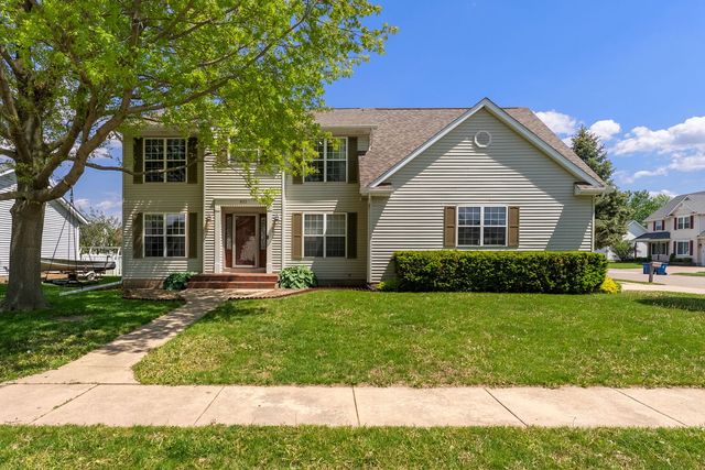 613 Conor Court, Blue Grass, IA 52726
