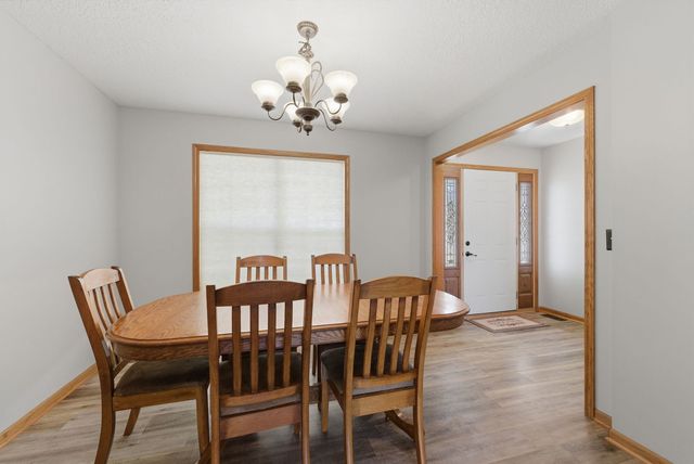 613 Conor Court, Blue Grass, IA 52726