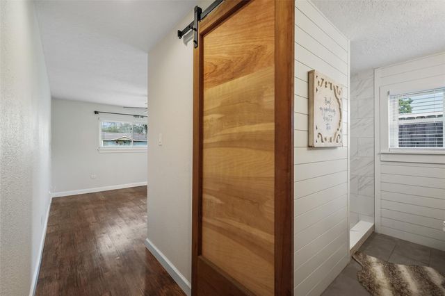 301 Mimosa Drive, Hitchcock, TX 77563