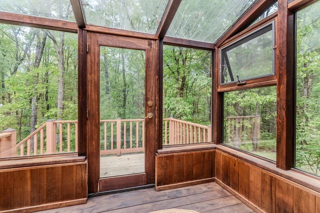 102 Larkspur Dr, Amherst, MA 01002