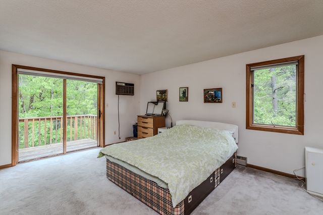 102 Larkspur Dr, Amherst, MA 01002