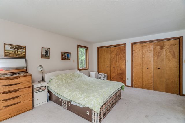 102 Larkspur Dr, Amherst, MA 01002