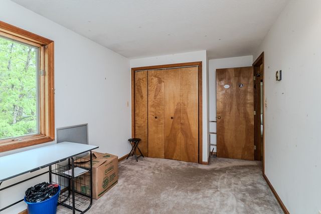 102 Larkspur Dr, Amherst, MA 01002