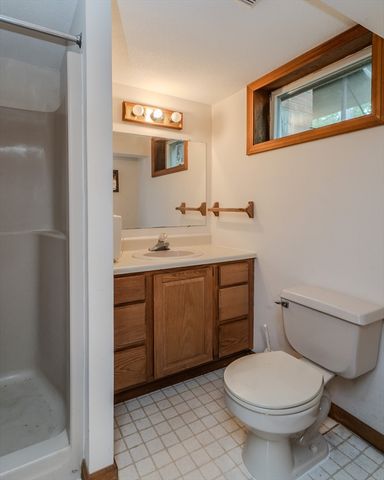 102 Larkspur Dr, Amherst, MA 01002
