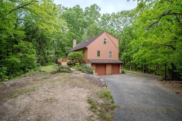 102 Larkspur Dr, Amherst, MA 01002