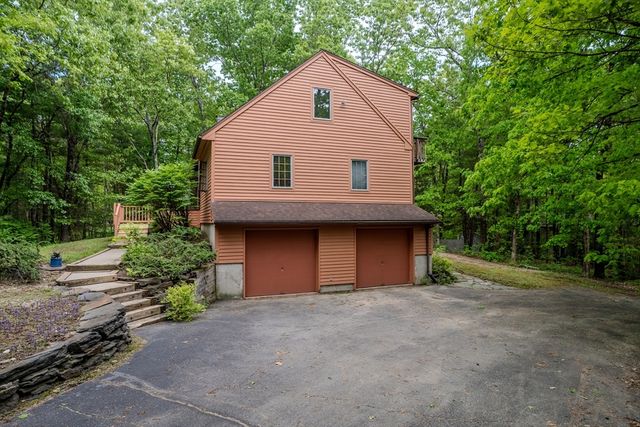 102 Larkspur Dr, Amherst, MA 01002