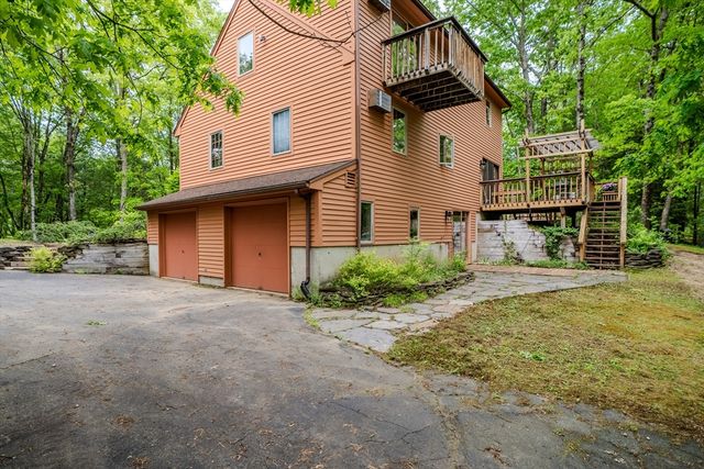 102 Larkspur Dr, Amherst, MA 01002